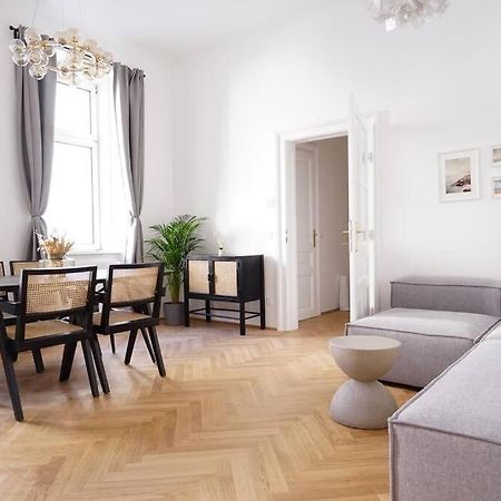 Boutique Suite Near Museum District Вена Экстерьер фото