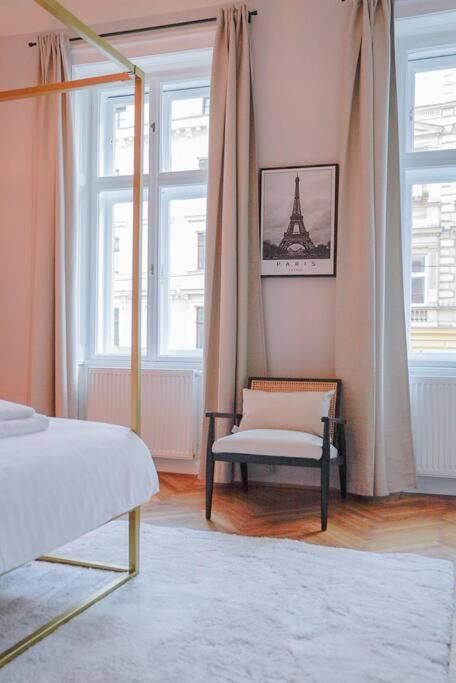 Boutique Suite Near Museum District Вена Экстерьер фото