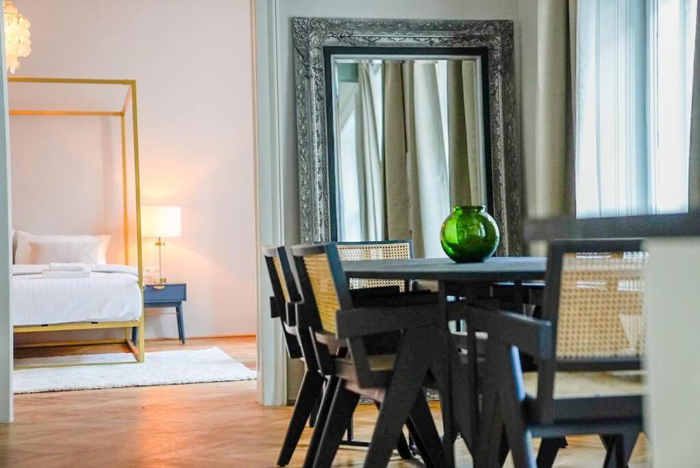 Boutique Suite Near Museum District Вена Экстерьер фото