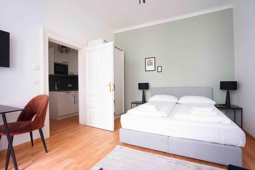 Boutique Suite Near Museum District Вена Экстерьер фото