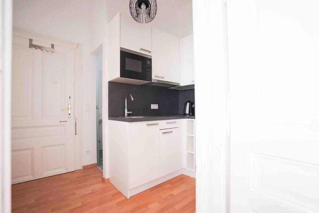 Boutique Suite Near Museum District Вена Экстерьер фото