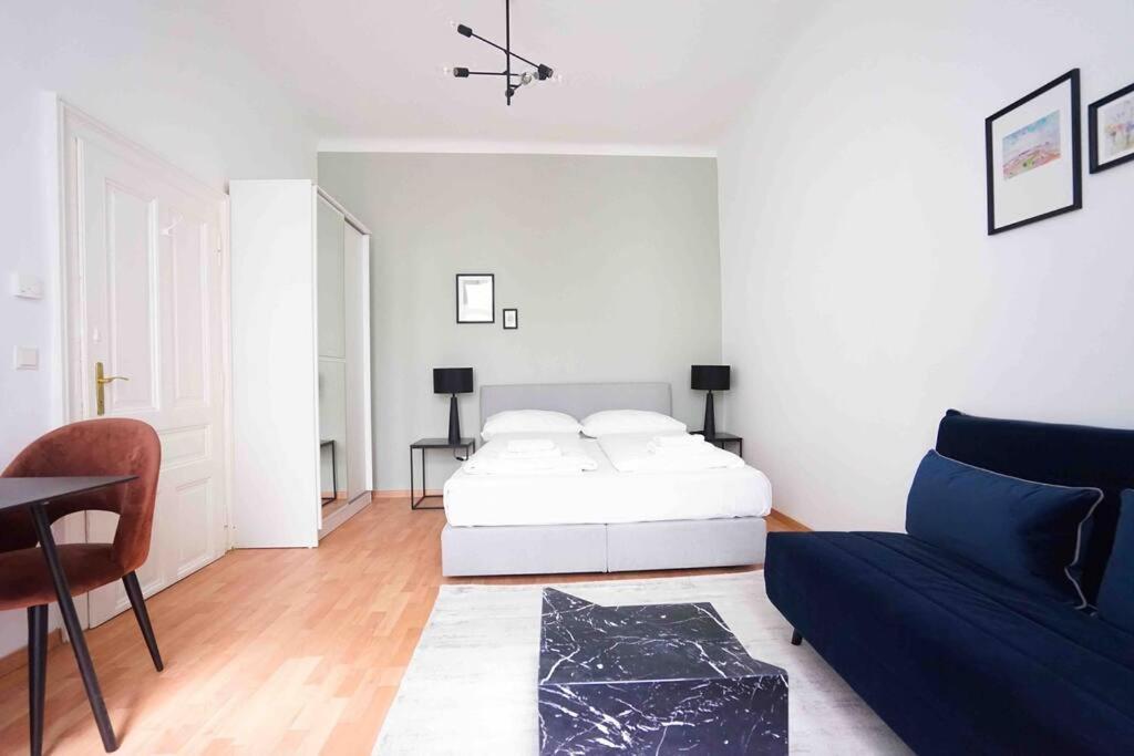 Boutique Suite Near Museum District Вена Экстерьер фото