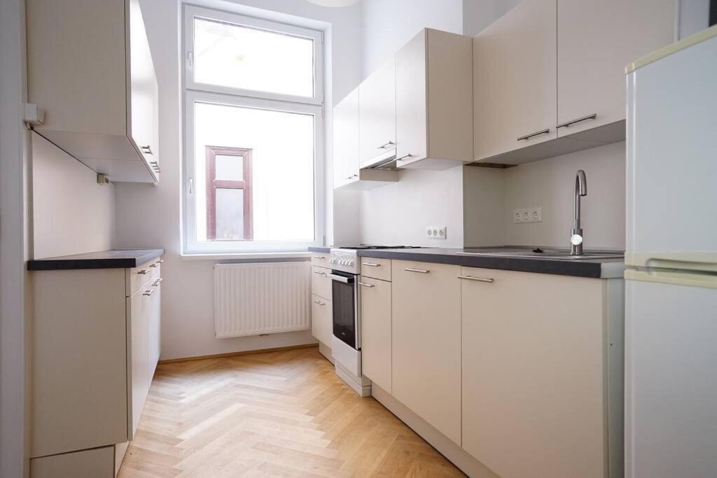 Boutique Suite Near Museum District Вена Экстерьер фото