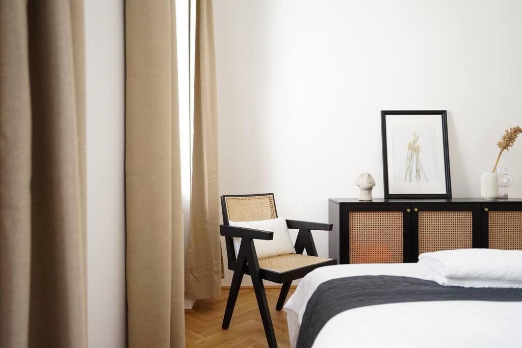 Boutique Suite Near Museum District Вена Экстерьер фото