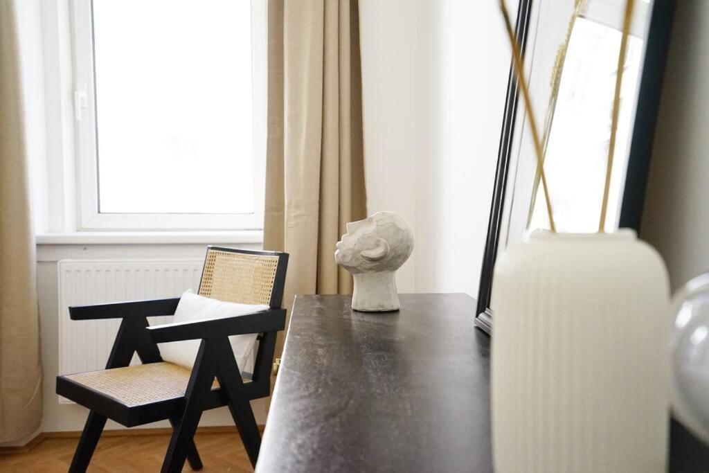 Boutique Suite Near Museum District Вена Экстерьер фото