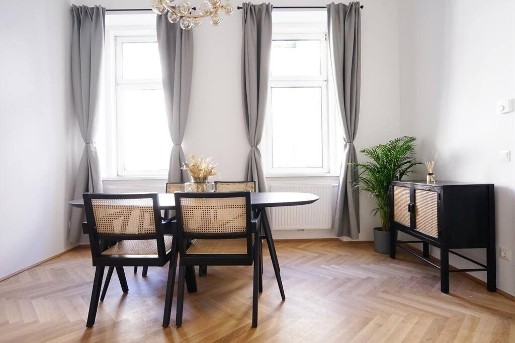 Boutique Suite Near Museum District Вена Экстерьер фото