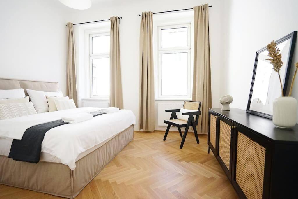 Boutique Suite Near Museum District Вена Экстерьер фото
