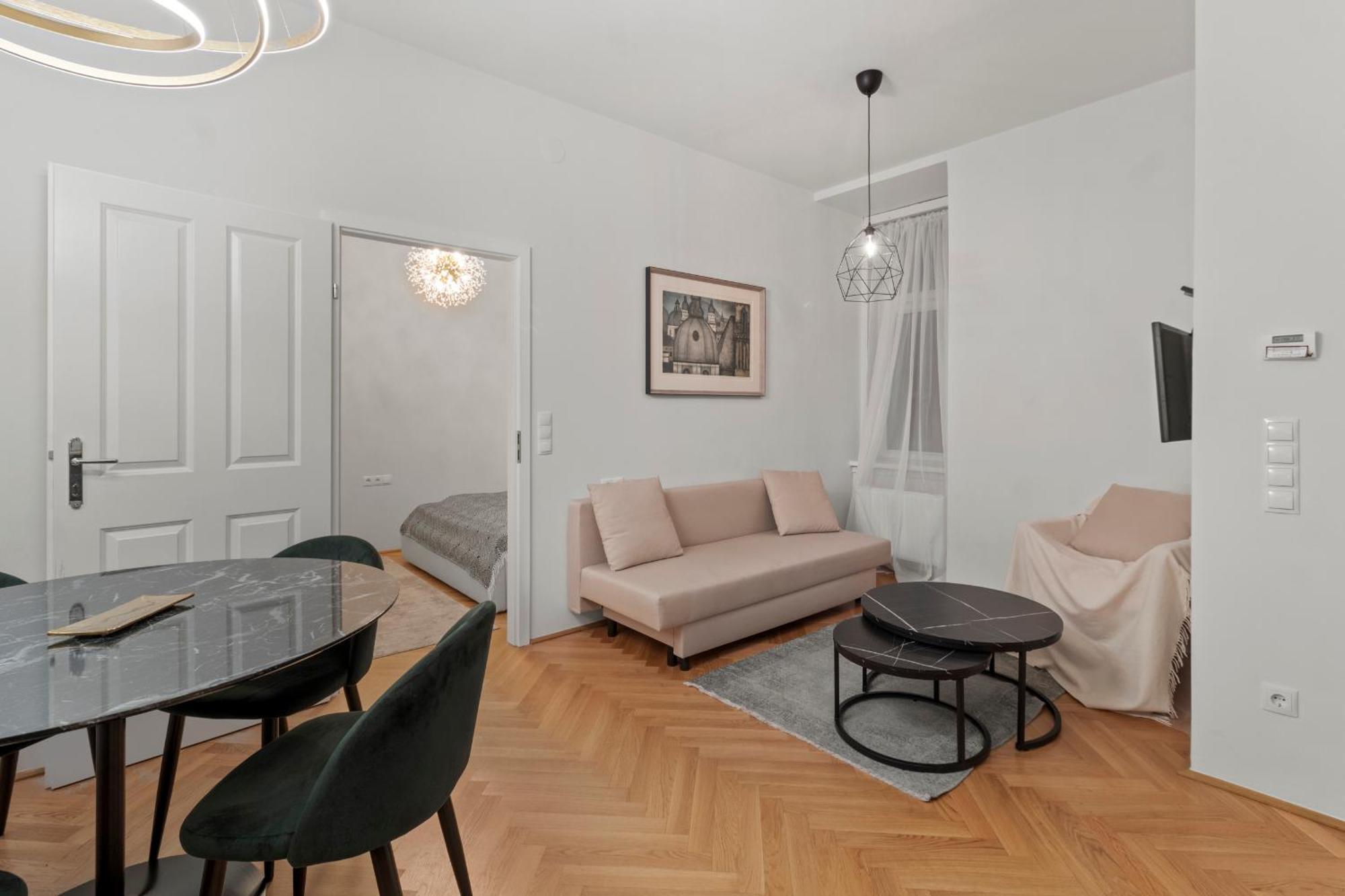 Boutique Suite Near Museum District Вена Экстерьер фото