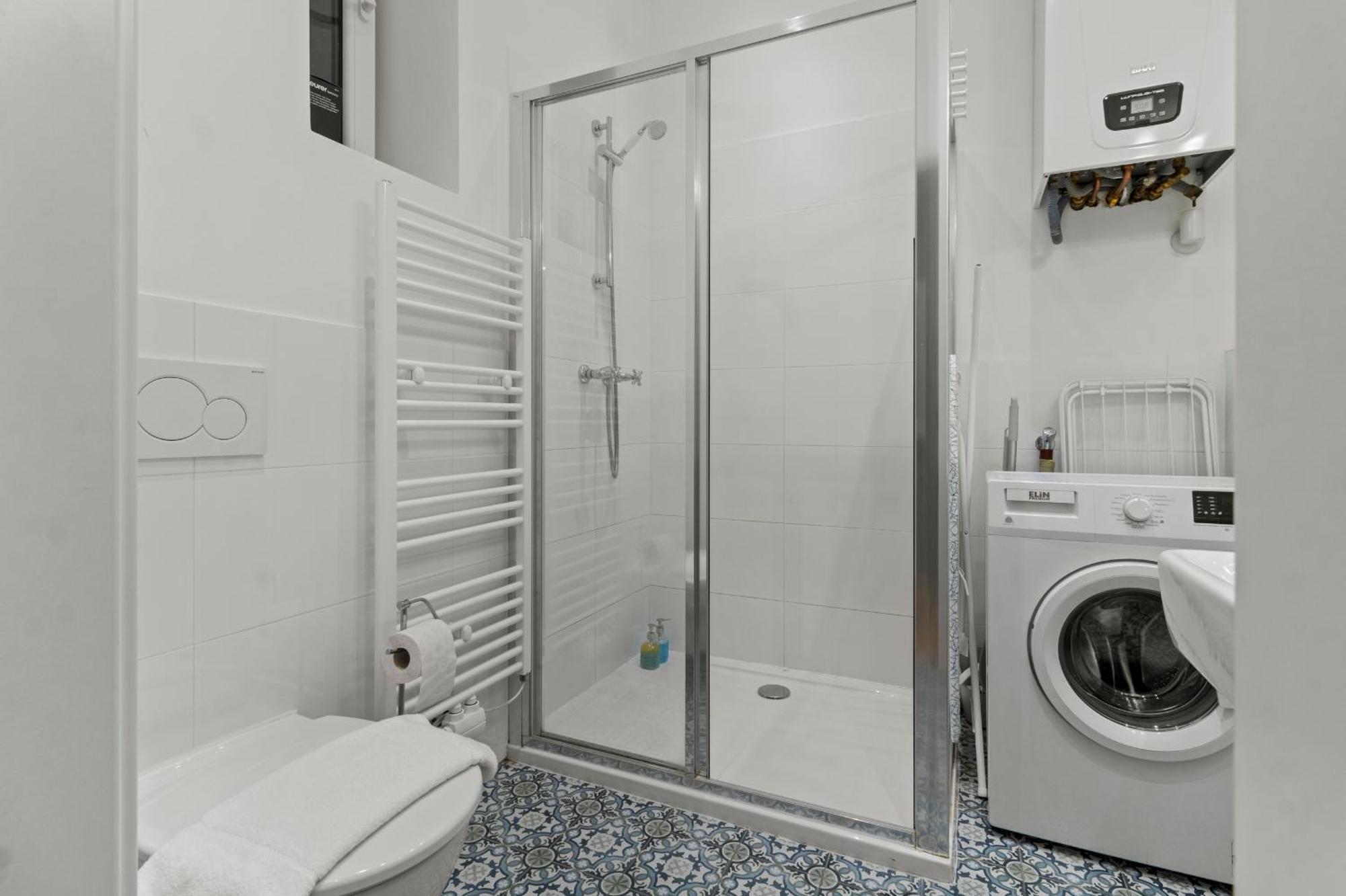 Boutique Suite Near Museum District Вена Экстерьер фото