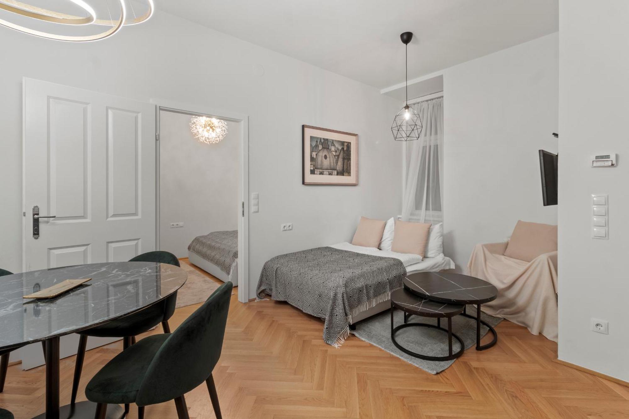 Boutique Suite Near Museum District Вена Экстерьер фото